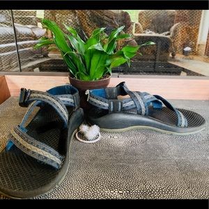 Chaco Sandals Size 2 Boys